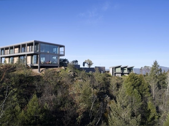 Das feuerfeste Haus in Sonoma steht in der kalifornischen Landschaft