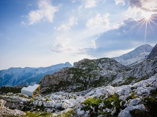 der Schutz ist für Bergsteiger von Slowenien konstruiert worden? s skuta Berg