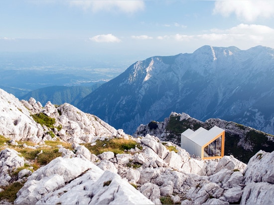 Gebirgswanderer erhalten einen neuen alpinen Schutz, um warm innen zu halten