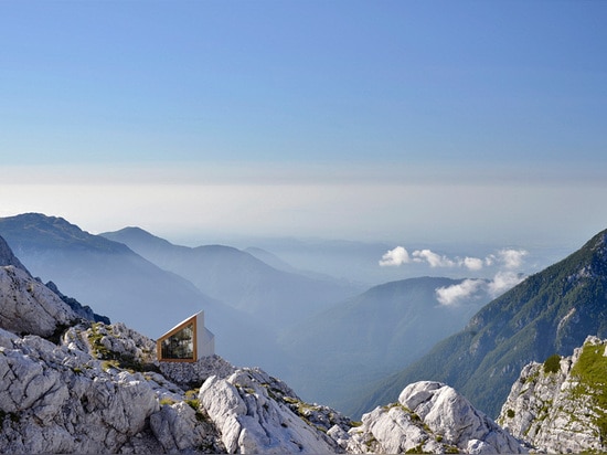 Gebirgswanderer erhalten einen neuen alpinen Schutz, um warm innen zu halten