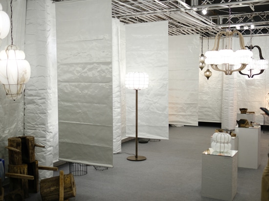 SIRU verblüfft auf der Euroluce 2025 mit einem kühnen und sinnlichen Textilraum