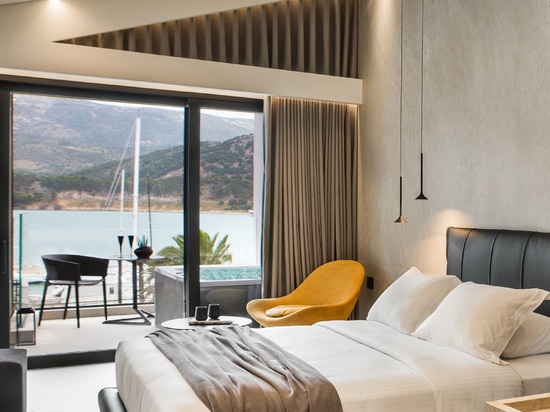 Feinheit, Eleganz und Entspannung: das Bad Design von Ritmonio für das Canale Hotel & Suites in Argostoli, Kefalonia.