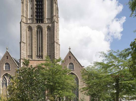 Studio-1:1, knallen oben Park, Grotekerkplein, Rotterdam. Foto © Ossip van Duivenbode