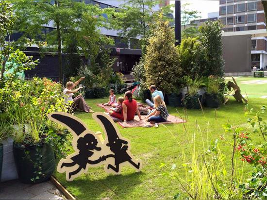 Studio-1:1, knallen oben Park, Grotekerkplein, Rotterdam. Foto © Stadspodium