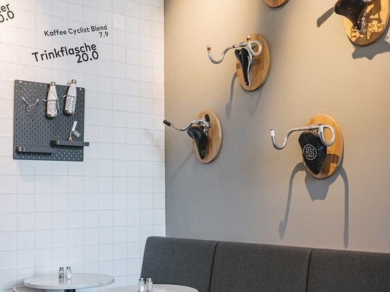 Dieses Cafe in Österreich hat ein vom Radsport inspiriertes Design