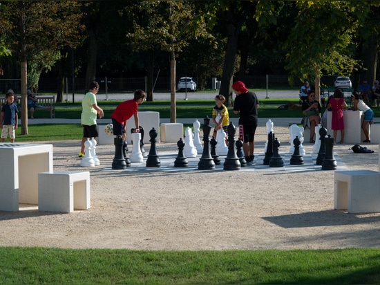 CALZOLARI STADTMÖBEL FÜR DIE GRÜNE RENAISSANCE IN MANTUA