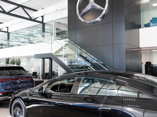 Glastreppe bei Mercedes-Benz