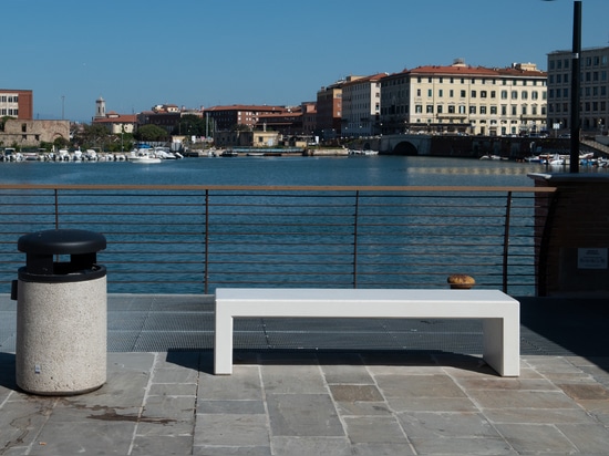 STRASSENMÖBEL UND DAS MEER: CALZOLARI IN LIVORNO, TOSKANA