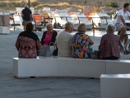 STRASSENMÖBEL UND DAS MEER: CALZOLARI IN LIVORNO, TOSKANA