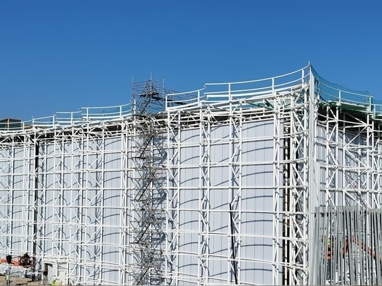 Innenfassade aus Polycarbonatplatten