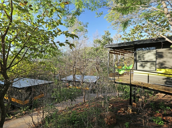 Keine Bäume wurden entfernt, um dieses Bungalow-Hotel in Costa Rica herzustellen