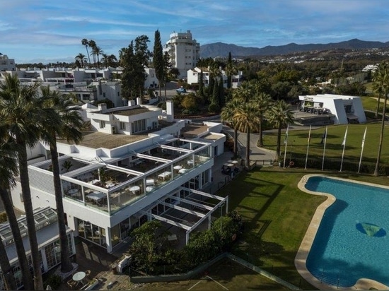 Perle der Costa del Sol: KE für die Panoramaterrasse eines Golfclubs am Strand von Marbella