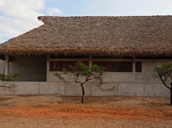 ando? s-Entwurf fixiert seine eigene Unterschriftenart mit Elementen der traditionellen mexikanischen Architektur