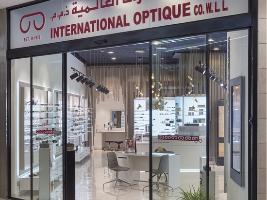 Goldjuwelen bei internationalem Optique in Kuwait durch Konzept S