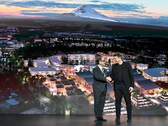 Akio Toyoda, CEO der Toyota Motor Corporation, mit Bjarke Ingels von BIG Architecture während der CES Las Vegas 2020.