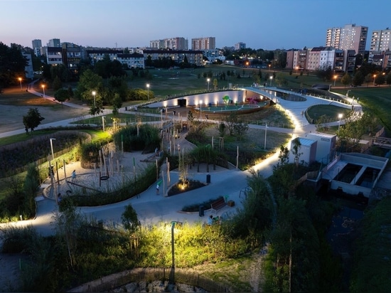 Spielplätze im Jaworek-Park in Tychy / RS + Robert Skitek