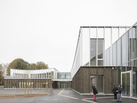 Schulkomplex und Erholungszentrum Les Violettes / HEMAA Architectes