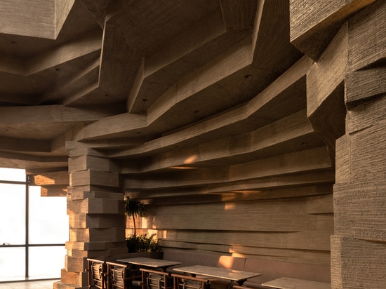 Mocha Pune Cafe / Loop Design Studio