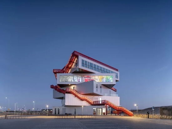 Portlantis ist ein neues Besucherzentrum in Rotterdam, das die Gäste mit dem reichen maritimen Geist der Stadt verbindet