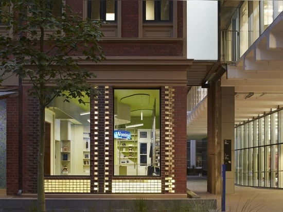 UoM Merchandise Store von Sibling Architecture