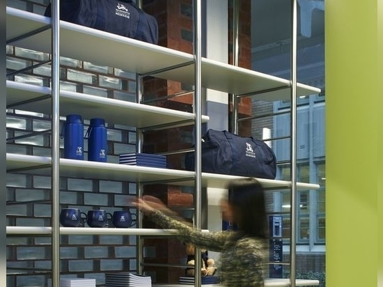 UoM Merchandise Store von Sibling Architecture