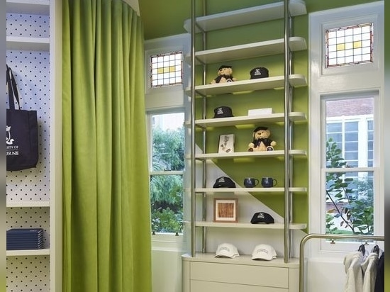 UoM Merchandise Store von Sibling Architecture