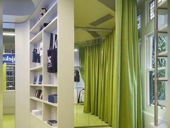 UoM Merchandise Store von Sibling Architecture