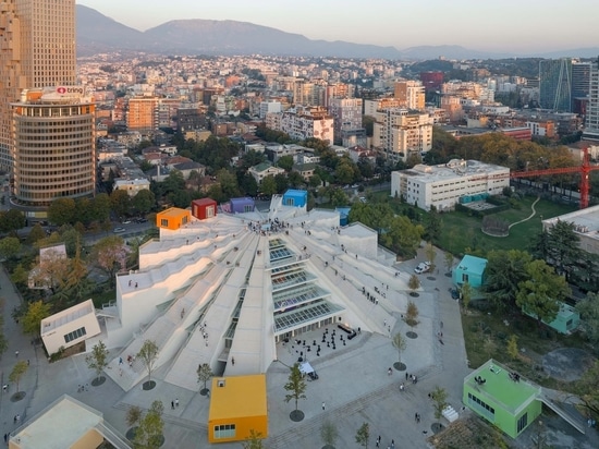 Die Rückgewinnung der Pyramide von Tirana: MVRDV verwandelt Albaniens umstrittenstes Monument