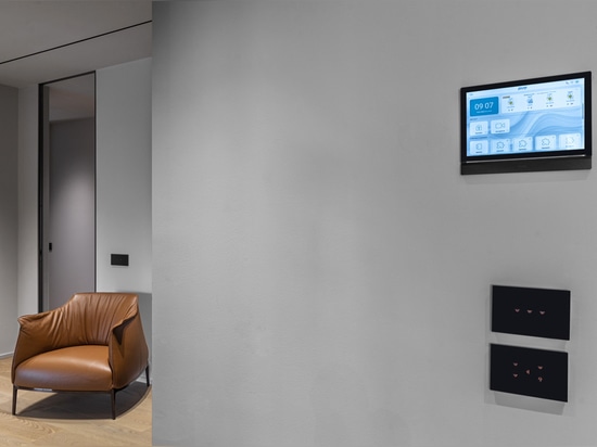 AVE Hausautomation in einer Wohnung am Meer: Design, Komfort und Technologie