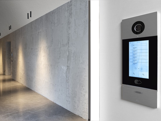 AVE Hausautomation in einer Wohnung am Meer: Design, Komfort und Technologie