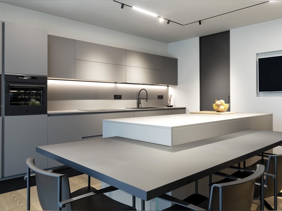AVE Hausautomation in einer Wohnung am Meer: Design, Komfort und Technologie