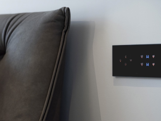 AVE Hausautomation in einer Wohnung am Meer: Design, Komfort und Technologie