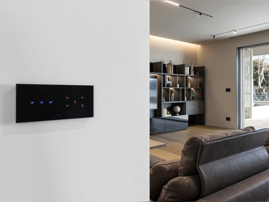 AVE Hausautomation in einer Wohnung am Meer: Design, Komfort und Technologie