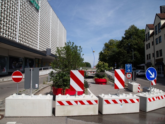 Farbcodierte Stadtgestaltung: Wie Kempten mit Pflanzgefäßen den öffentlichen Raum gestaltet