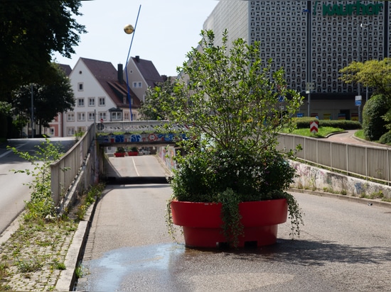 Farbcodierte Stadtgestaltung: Wie Kempten mit Pflanzgefäßen den öffentlichen Raum gestaltet
