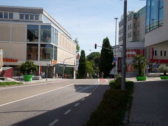 Farbcodierte Stadtgestaltung: Wie Kempten mit Pflanzgefäßen den öffentlichen Raum gestaltet