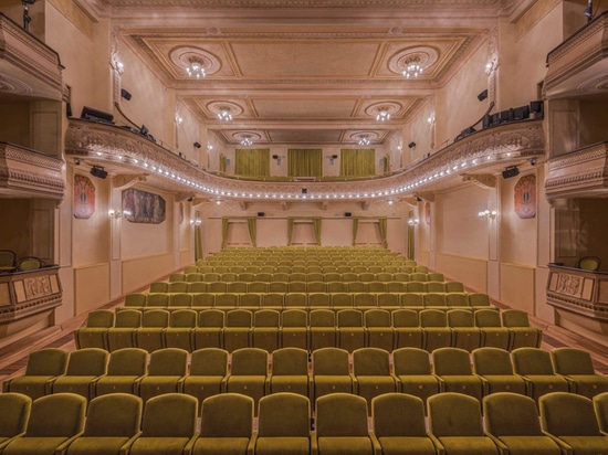 THEATER - Bari, Italien