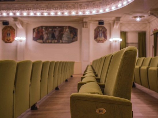 THEATER - Bari, Italien