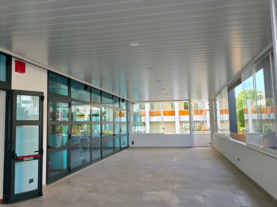 Atena vertikale Verkleidungslösung Linear Staves