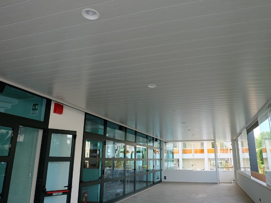 Atena Verkleidungssystem für Fassaden und Metalldecken