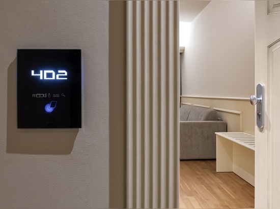 AVE-Lösungen für eine intelligente und stilvolle Gastfreundschaft im Mood Hotel in Pescara