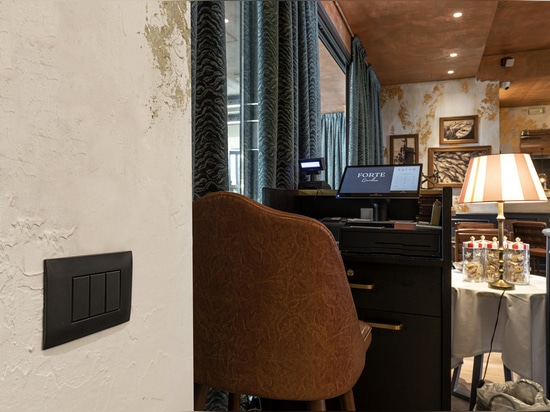 Das Nemi Hotel in Mailand verfügt über ein stilvolles elektrisches System mit AVE-Lösungen