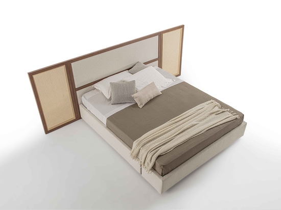 Bett mit Kopfteil aus Wiener Stroh