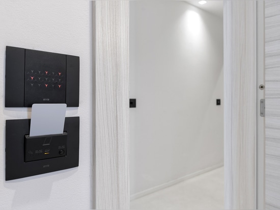 AVE-Technologie und Design für ein intelligentes Gastfreundschaftserlebnis in einem italienischen Hotel