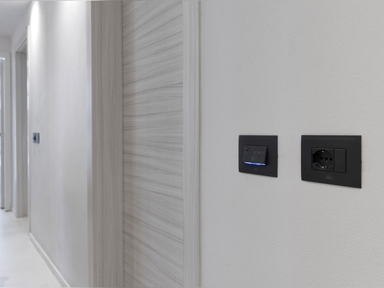 AVE-Technologie und Design für ein intelligentes Gastfreundschaftserlebnis in einem italienischen Hotel