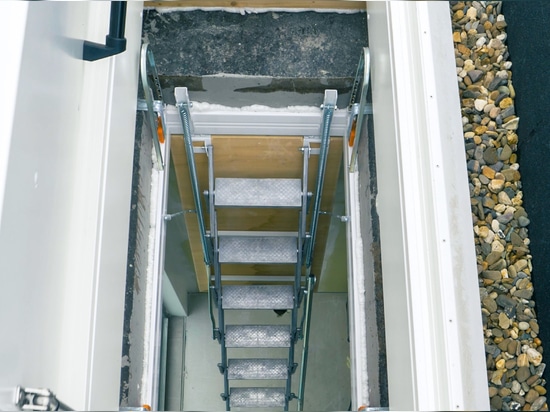 ThermoTop-Flachdachausstiege mit Scherentreppe bei „De Gebroeders“ in Eindhoven (NL)