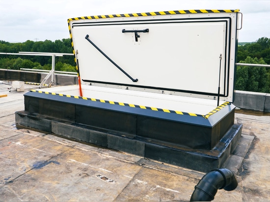ThermoTop-Flachdachausstiege für Feringa Building, Universität Groningen (NL)