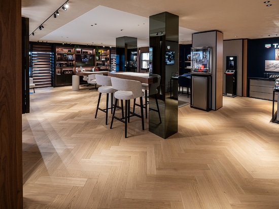 Dennebos Flooring prime grade Fischgrätboden in der Farbe M.716
