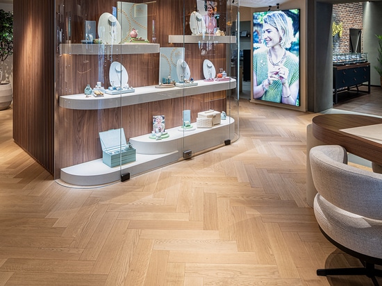 Dennebos Flooring prime grade Fischgrätboden in der Farbe M.716