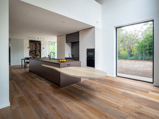 Dennebos Flooring Eichenparkett in der Farbe R.08